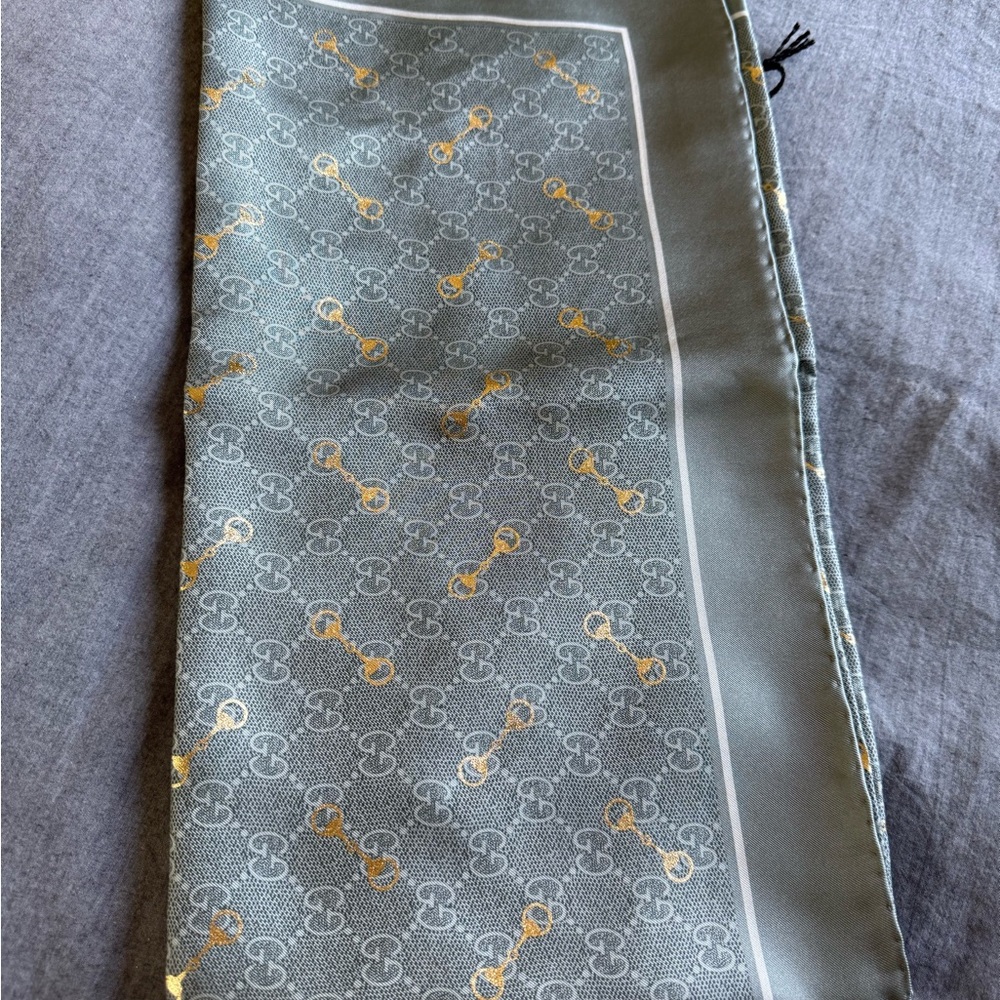 Gucci GG Print with horsebit silk carré, Green and Gold Silk Scarf - Picture 11 of 13